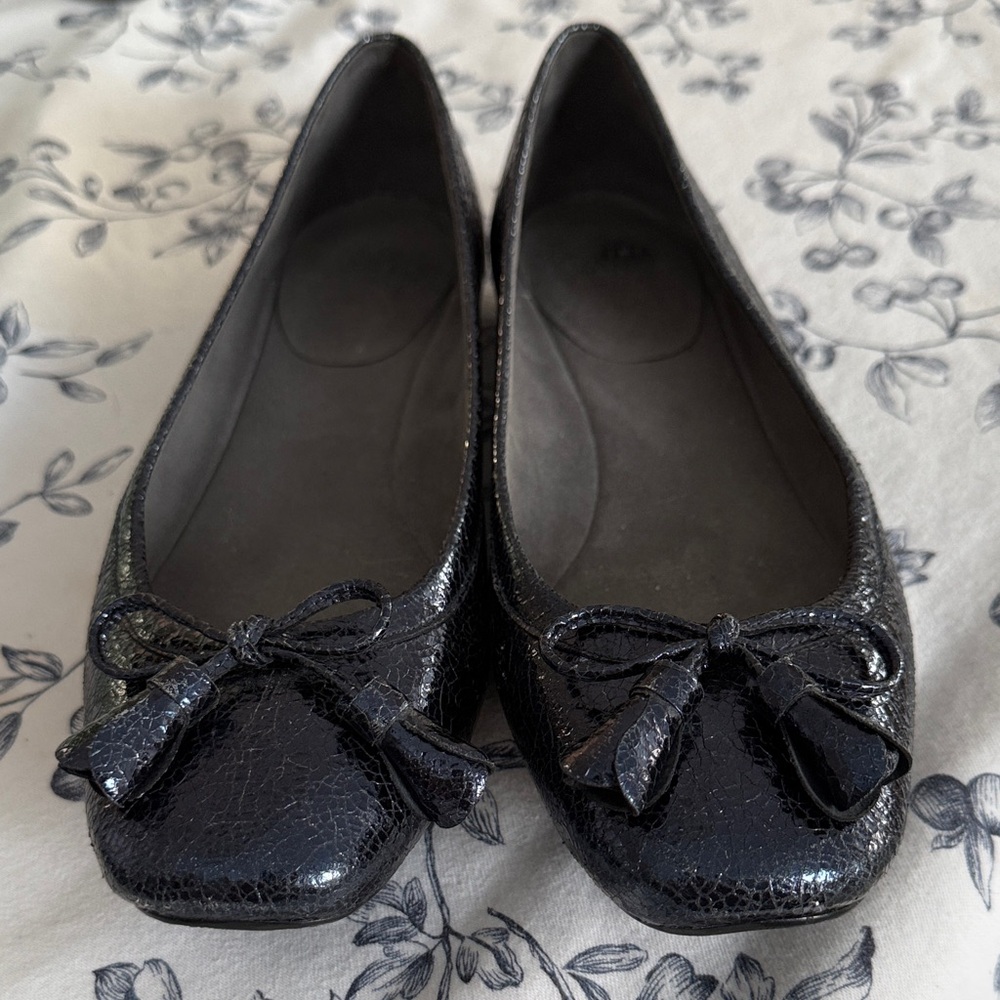 STUART WEITZMAN NAVY Crinkle Leather Metallic Ballet Flats Bow-Tassels US8.5 EUC